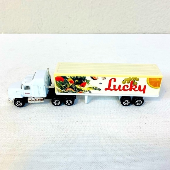 1981 Matchbox Mack Truck W/ Lucky Grocery Trailer 7” - Picture 3 of 8